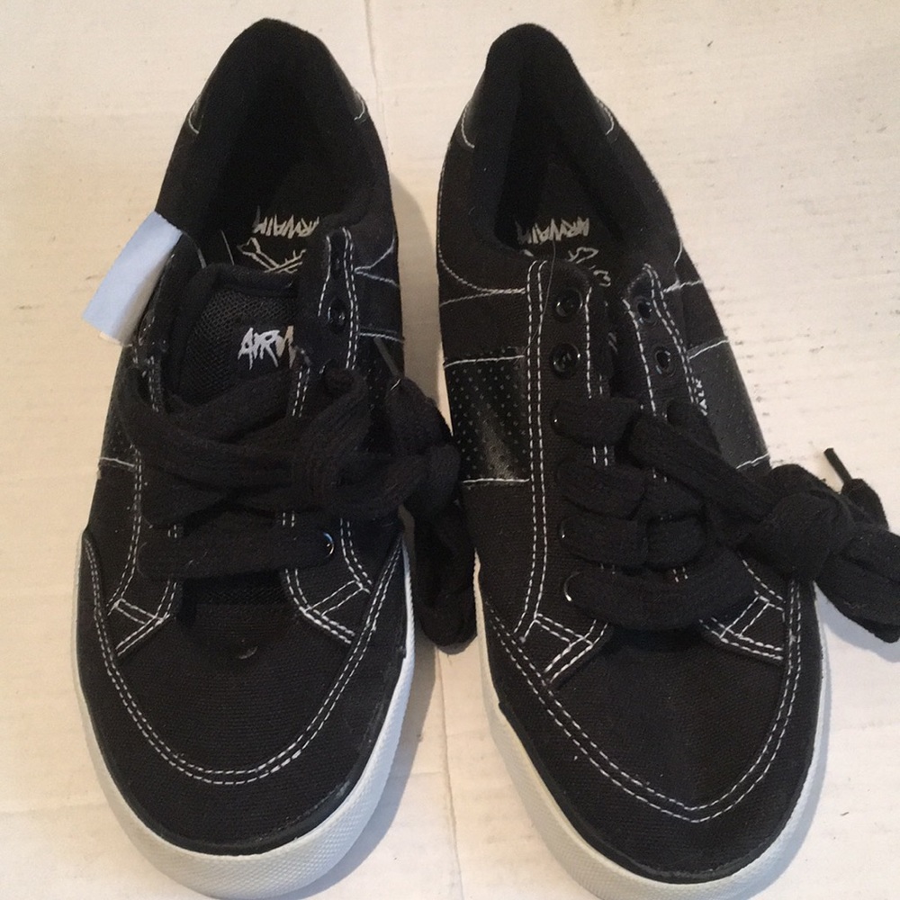 NWT Airwalk Black canvas sneakers